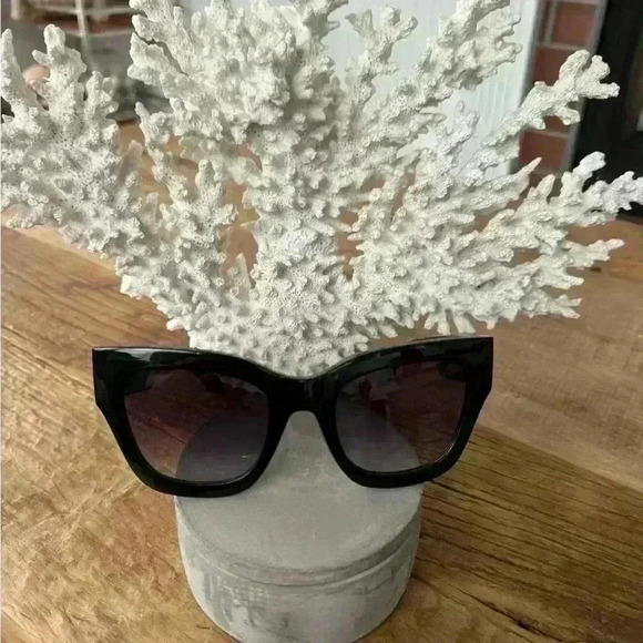 QUAY By The Way Sunglasses ~Black Frame Smoke Lens ~NEW in  display picture 2